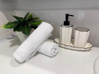 Boutique Elwood Apartment - Walk to Beach & Cafés - 3