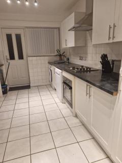 House Sleeps 10 with Garden and Pets Welcome - 5