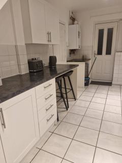 House Sleeps 10 with Garden and Pets Welcome - 6