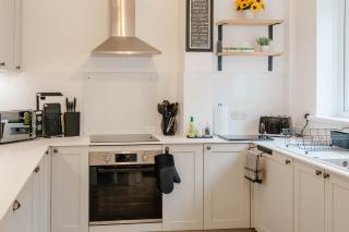 Luxury Victorian Terrace Inside City Walls - 4