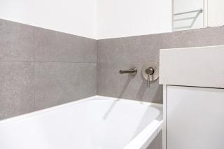 Immaculate and stylish 3 Queen Beds Modern home - 9