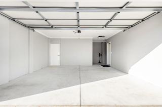 Immaculate and stylish 3 Queen Beds Modern home - 2