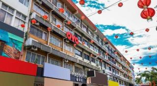 OYO 43993 Madsuite - 1