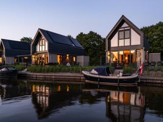 Luxurious detached water villa with jetty - 6