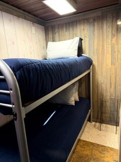 Charming Minimalist Cabin Escape with Modern Essentials in Seward, Alaska - 4