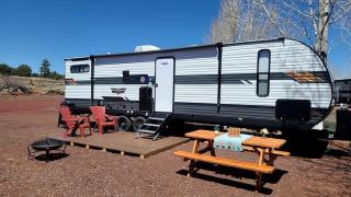 Family-Friendly Spacious RV Suite with Modern Kitchen, Fireplace & Private Deck Near Williams, Arizona - 0