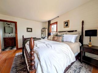 Elegant Luxury Cottage with Fire Pit Near Carrying Place Beach in Surry, Maine - 7