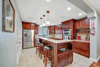 Spacious Coastal Vacation Home with Private Pool Near the Beach in Lauderdale-by-the-Sea, Florida - 7