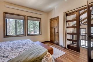 Luxury Black Hills Chalet with Hot Tub Near Mount Rushmore, Keystone SD - 3