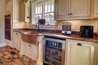 Luxurious Secluded Vineyard Estate with Private 32-Acre Vineyard & Fireplace Porch near Downtown Nashville, Georgia - 9