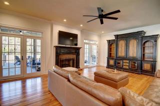 Luxurious Secluded Vineyard Estate with Private 32-Acre Vineyard & Fireplace Porch near Downtown Nashville, Georgia - 8