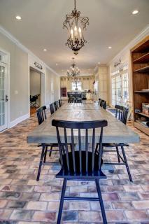 Luxurious Secluded Vineyard Estate with Private 32-Acre Vineyard & Fireplace Porch near Downtown Nashville, Georgia - 4