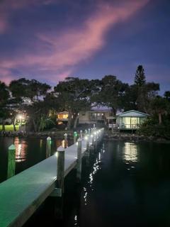 Beautiful Riverfront Bungalow for a Wonderful Family Getaway in Micco, Florida - 5