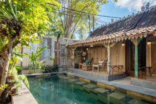 TwoSpaces Living at Kayu Beach Villa, Nusa Dua Beach - 0