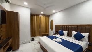 Hotel Hill Town - 1