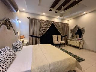 Haven Holiday Home - 4BR Luxury Villa in DHA Lahore - 3