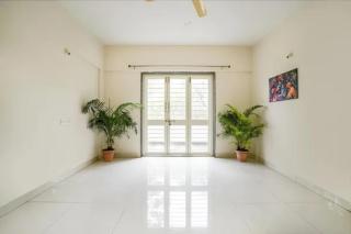 FabHotel Vardhan House II - 8