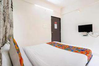 FabHotel Vardhan House II - 5