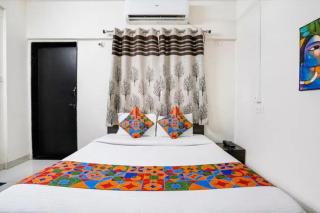 FabHotel Vardhan House II - 4