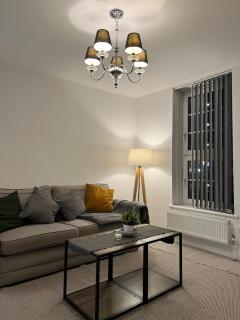 Shoreditch, London Stylish Two-Bedroom Apartment - 6