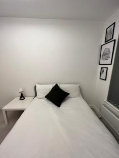 Shoreditch, London Stylish Two-Bedroom Apartment - 8