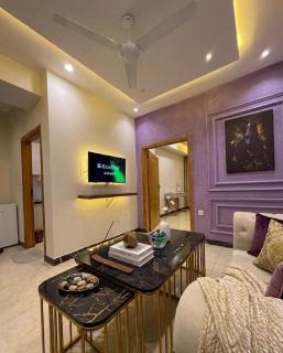 Islamabad Luxury 2BR Apartment Comfort & Style, ac, Netflix! - 4