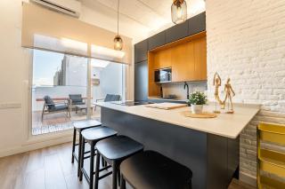 Penthouse with Terrace & Sea Views - City Center - AC - 2