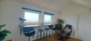 Shoreside Beach House Nethertown sleeps 4 - 1