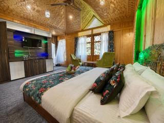 The Heritage Group of Houseboats - 1