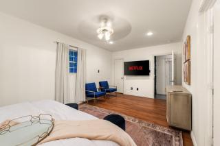 Modern stay near AAC, Lovefield & Highland Park - 2