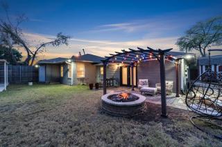 Modern stay near AAC, Lovefield & Highland Park - 9