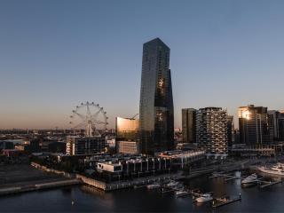 MT2506 - 1 BR huts nestled in the Docklands with Gym & Pool with FREE Tram to City - 0
