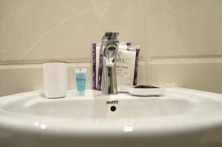 Modern hotel studio with smart entrance - 3