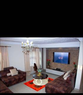 Southerton Luxury 4 bedroom holiday home - 0