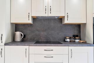 Savernake House Stylish stay for 6 with Parking - 8