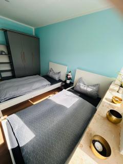 Vier Zimmer Apartment, Messe - 3