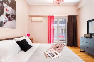 1 A-Hop To Acropolis, Retro-Pop Apart with Balcony! - 1