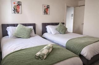 Elegant 1BR Escape for Weekend Trips - 2