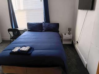 Studio Sleeps 2 with Parking - 7