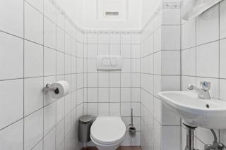 Odeon I Self Check-in I External Bathroom I Near Nestroyplatz - 3