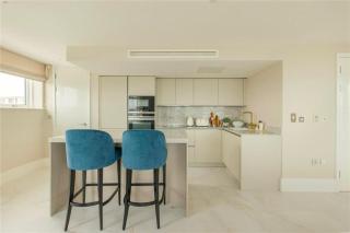 3 Bedroom Flat in The Belvedere's Tower - 8