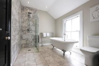 Spacious 4 Bedroom Home In Heart Of Bridgend - By EKLIVING PARTNERS Short Lets & Serviced Accommodation - 8