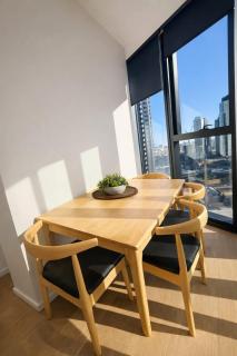 Skyline Stays Southbank Rooftop Pool Apt - 3