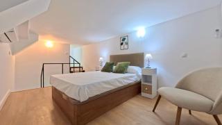 Duplex Retreat with AC in Madrid, Ideal for 4 - 8