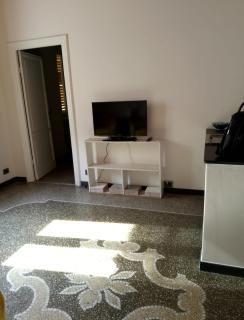 Charming 2-Bedroom Apartment in the Heart of Genova - 2