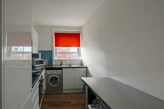 Sea View Escape - Apartment Close to Pier & Town - 8