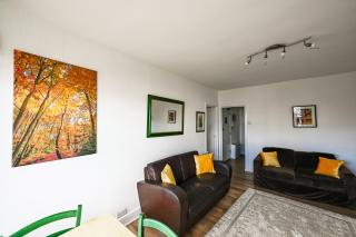 Sea View Escape - Apartment Close to Pier & Town - 1