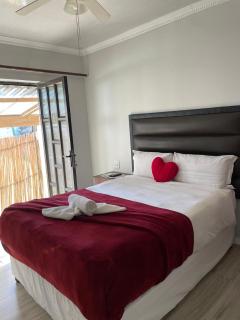 The Hideaway in Southernwood Guest House - 4