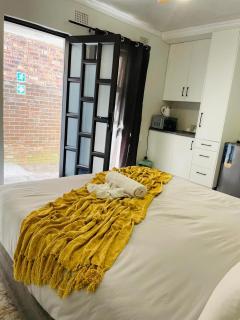 The Hideaway in Southernwood Guest House - 6