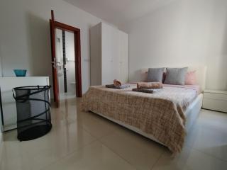 Modern Apt Tigné Point, Sliema - 6